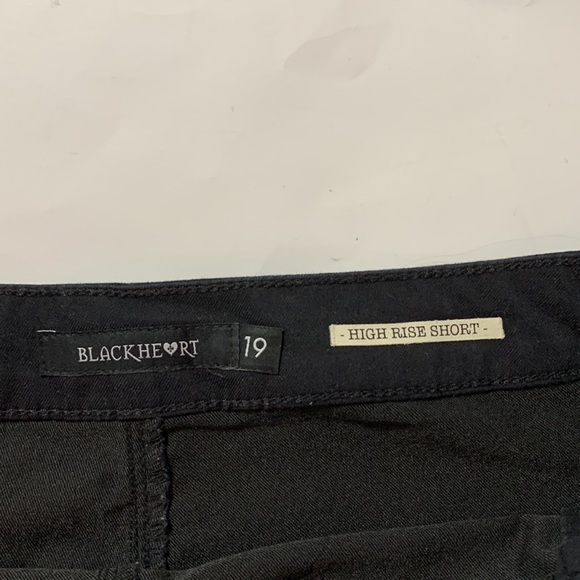 Black heart juniors plus button front high rise shorts black size 19.     NWOT - Picture 5 of 5